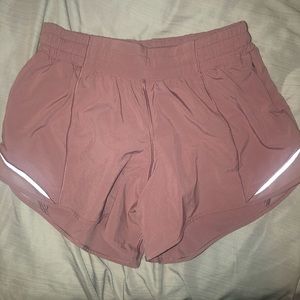 lululemon hotty hot shorts 4” in quicksand blush